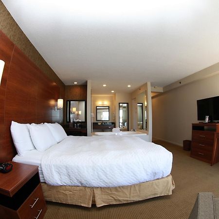 Budget Host Inn & Suites Saint Ignace Bagian luar foto