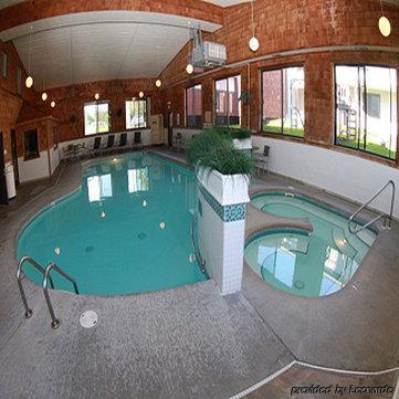 Budget Host Inn & Suites Saint Ignace Bagian luar foto