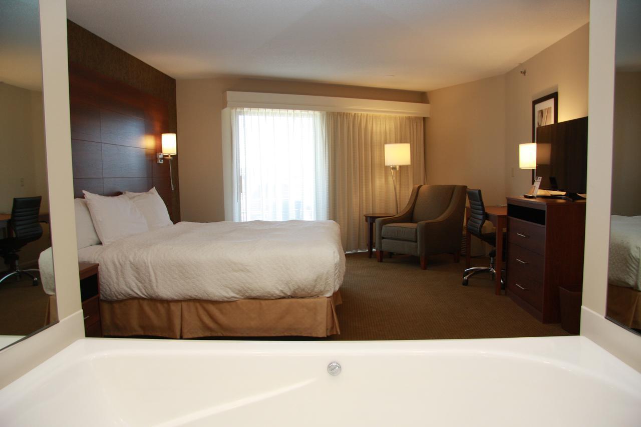 Budget Host Inn & Suites Saint Ignace Bagian luar foto