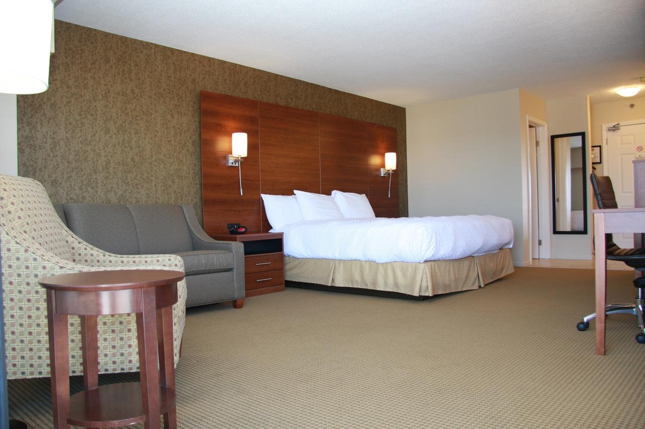 Budget Host Inn & Suites Saint Ignace Bagian luar foto