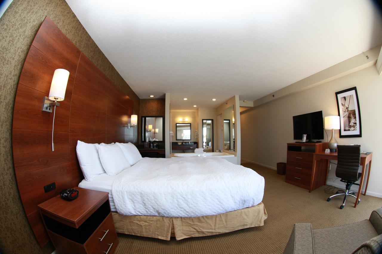 Budget Host Inn & Suites Saint Ignace Bagian luar foto