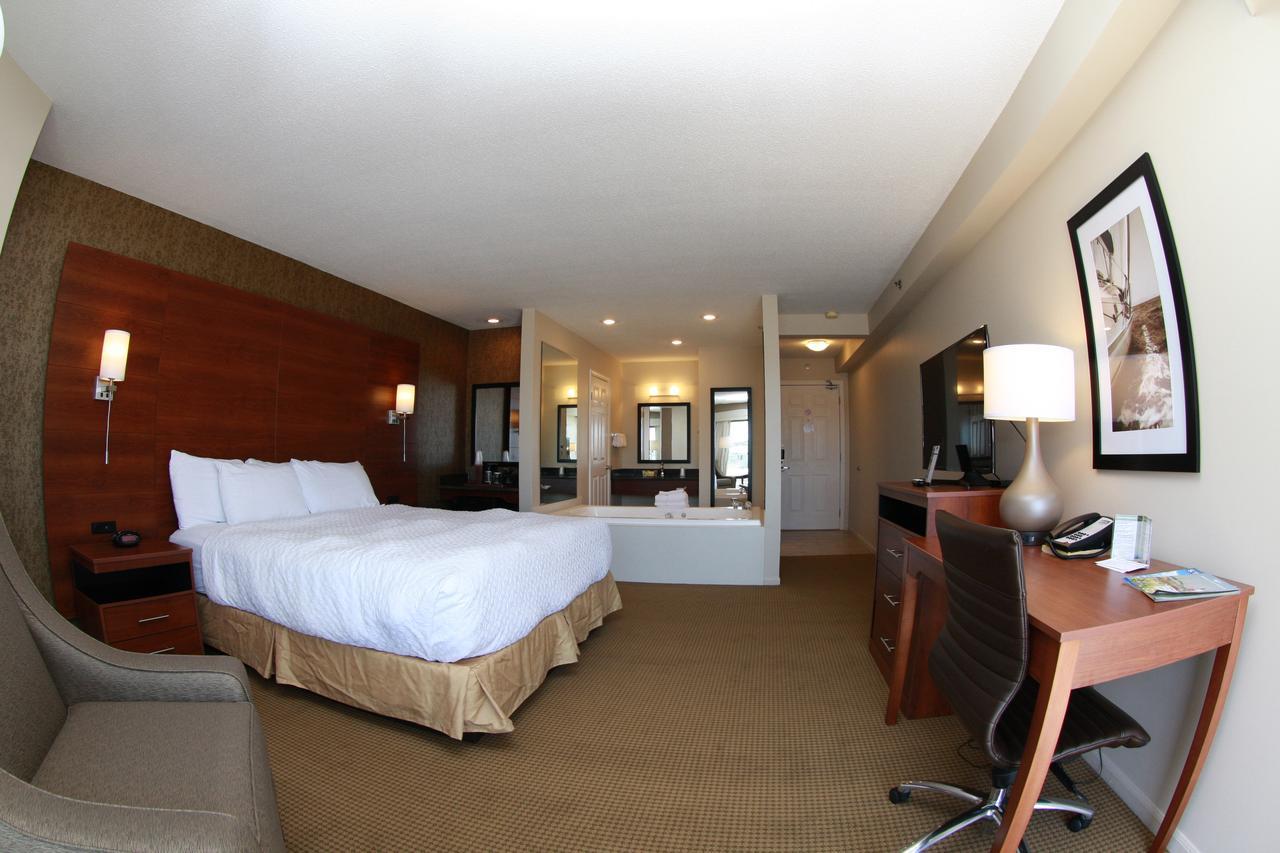 Budget Host Inn & Suites Saint Ignace Bagian luar foto