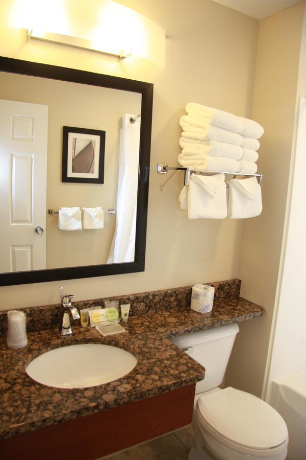 Budget Host Inn & Suites Saint Ignace Bagian luar foto
