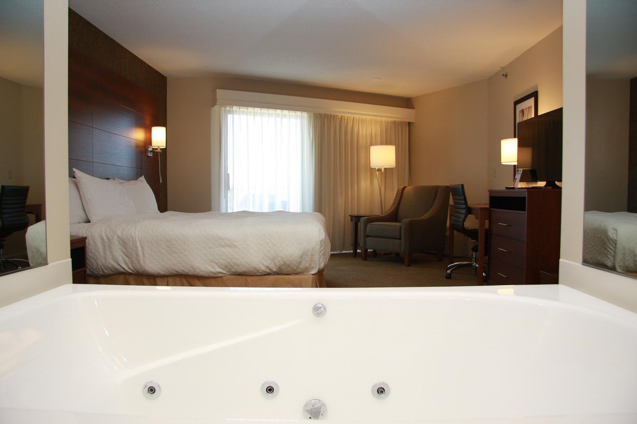 Budget Host Inn & Suites Saint Ignace Bagian luar foto