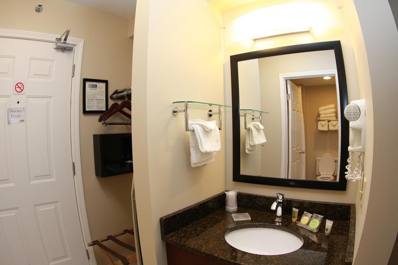 Budget Host Inn & Suites Saint Ignace Bagian luar foto