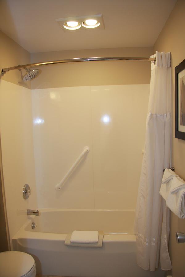 Budget Host Inn & Suites Saint Ignace Bagian luar foto