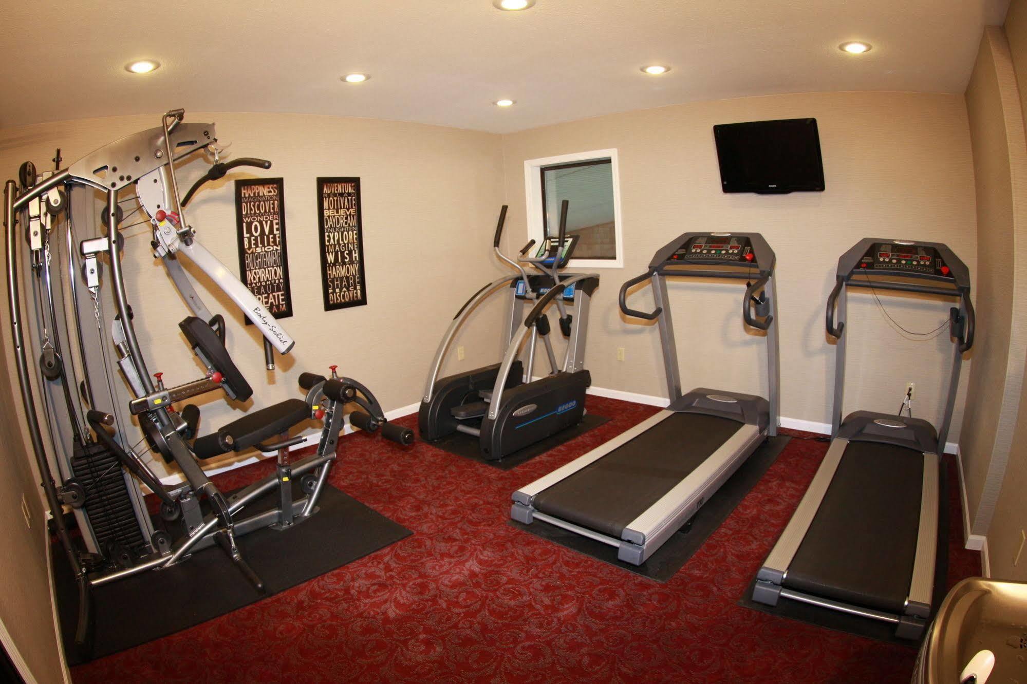 Budget Host Inn & Suites Saint Ignace Bagian luar foto
