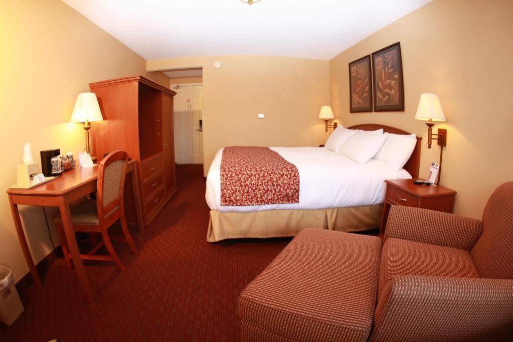 Budget Host Inn & Suites Saint Ignace Bagian luar foto
