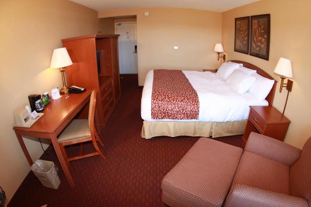 Budget Host Inn & Suites Saint Ignace Bagian luar foto