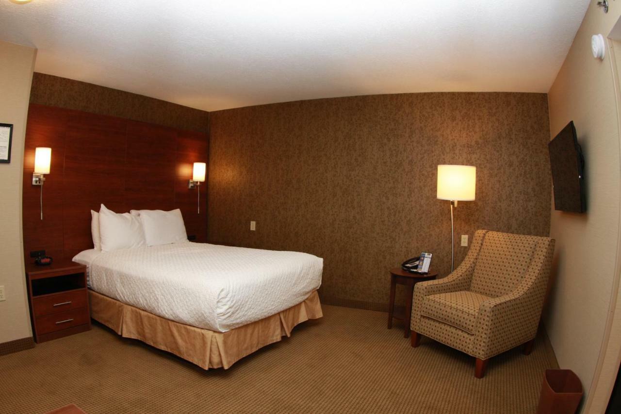 Budget Host Inn & Suites Saint Ignace Bagian luar foto