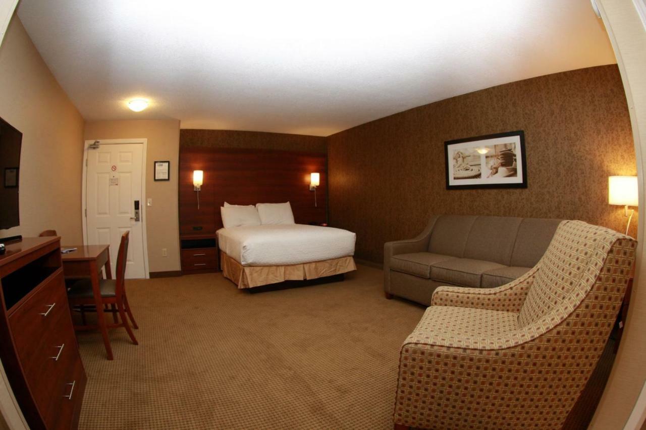 Budget Host Inn & Suites Saint Ignace Bagian luar foto